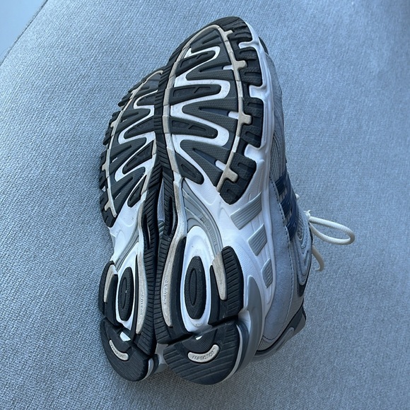 Adidas Response CL shoes - Picture 2 of 3